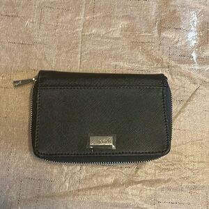 Rolling Jewell by Thirty One Wallet Black Pebble Vegan Leather Zip Around 31